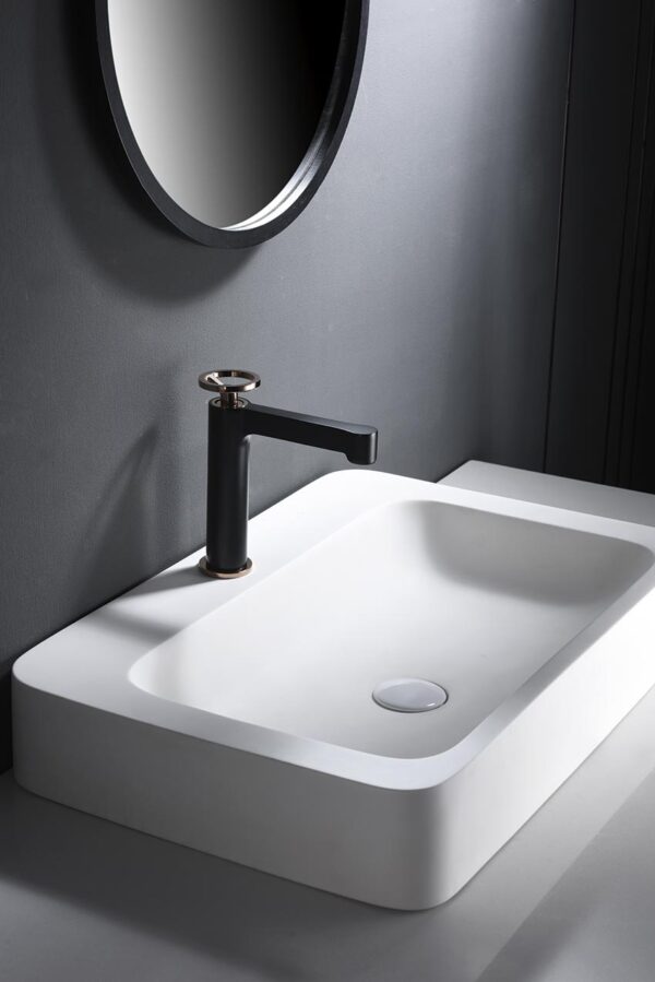 grifo lavabo serie olimpo negro oro rosa ambiente